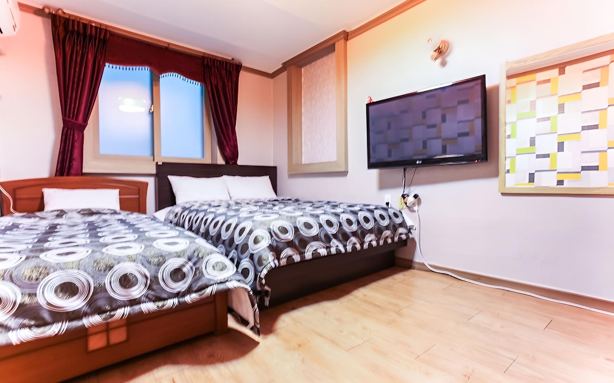Room (Twin) - Photo 5