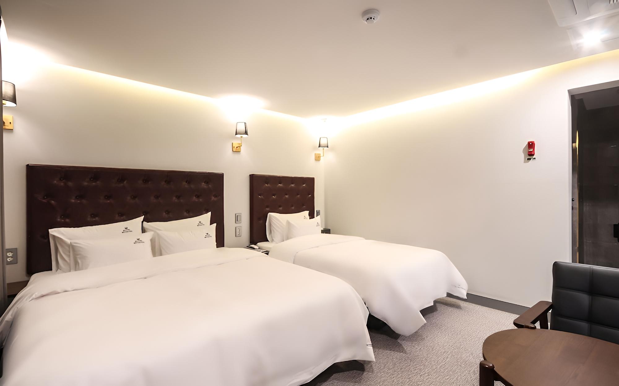 Room (Twin) - Photo 4