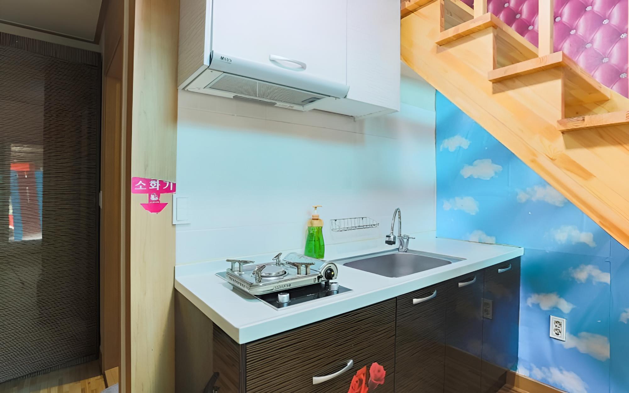 Room (Sound of water (Duplex))