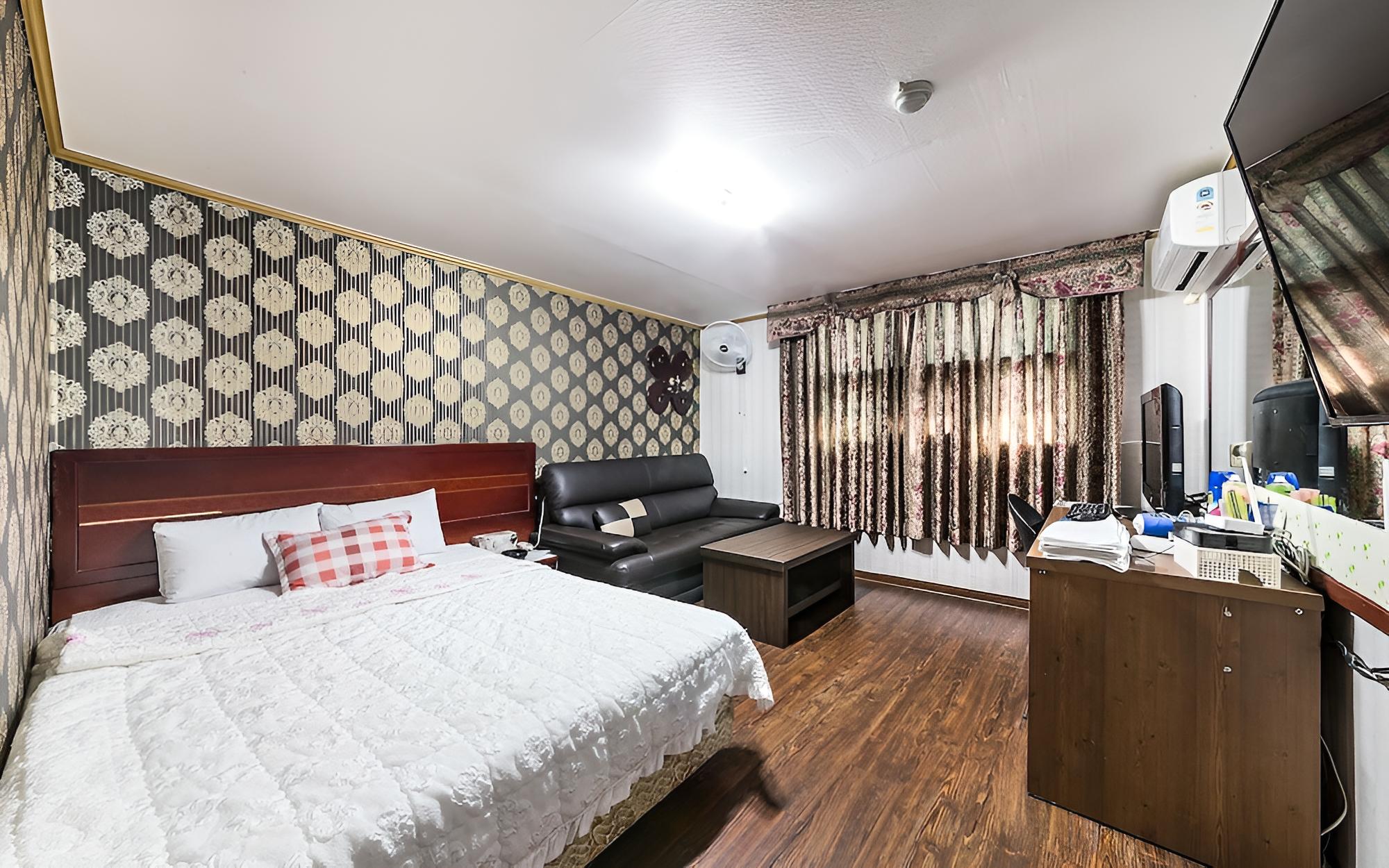 Room (Western-style (Standard room)) - Photo 1