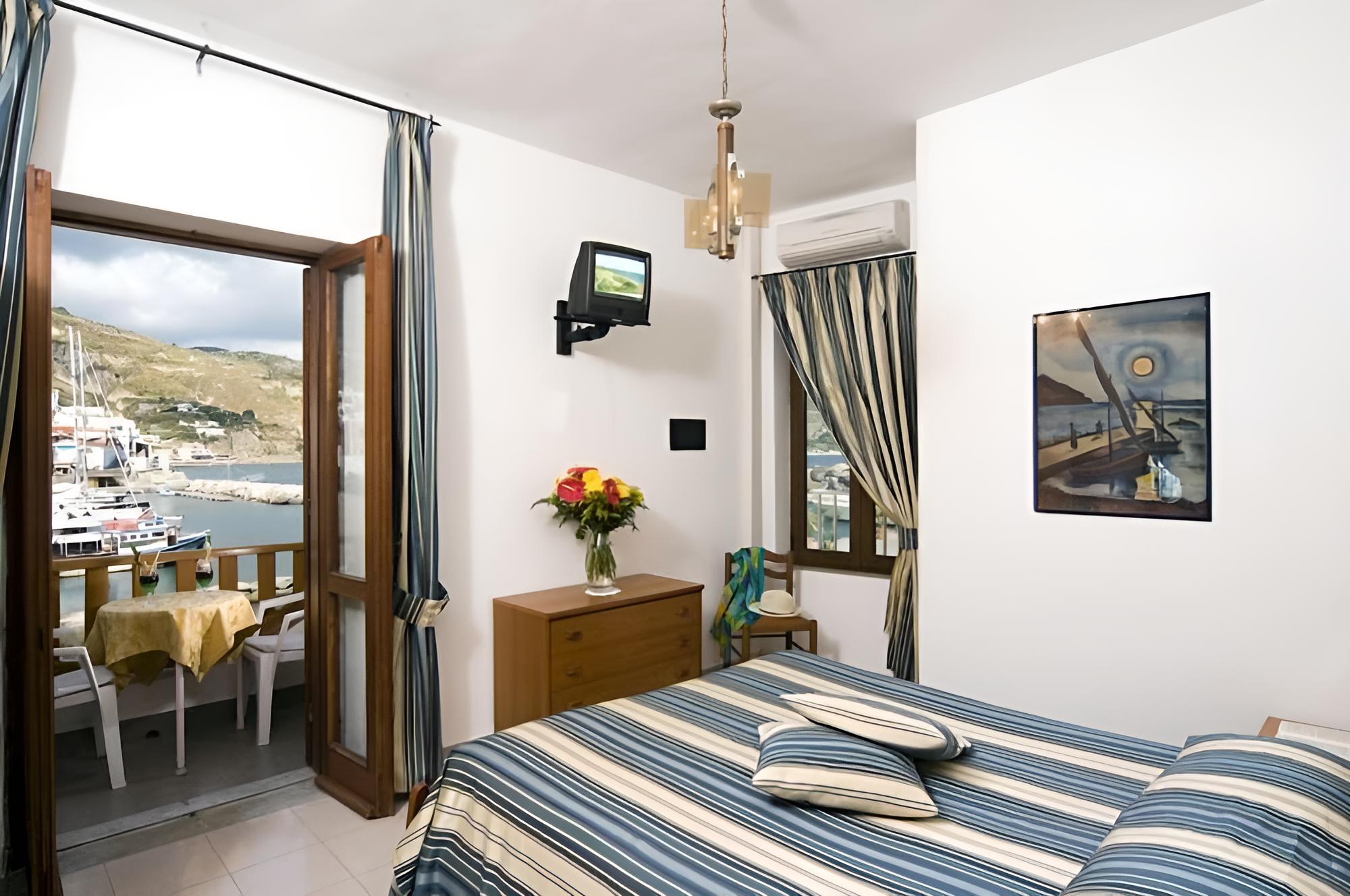 Double Room, Balcony, Sea View photo 1