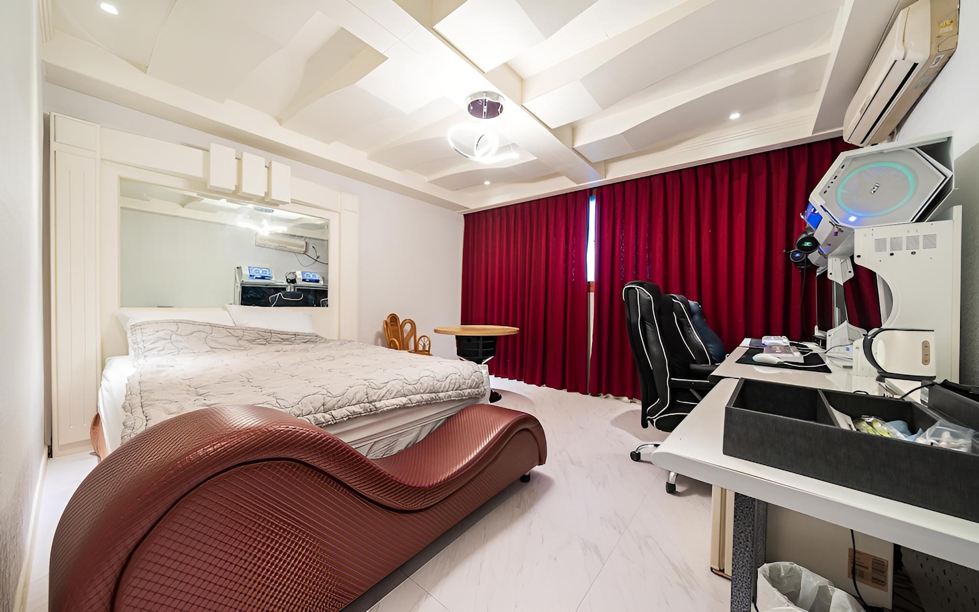 Room (Game-only room C-2PC (32"240Hz gaming)