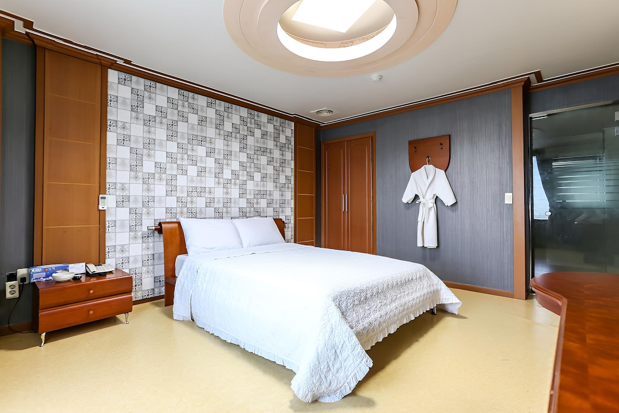 Room (Special Room) - Photo 8