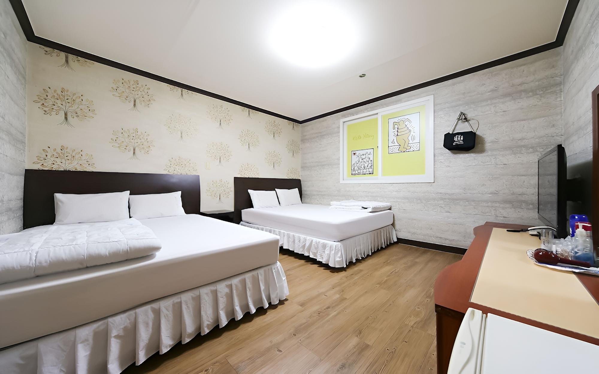 Room (Twin Room)
