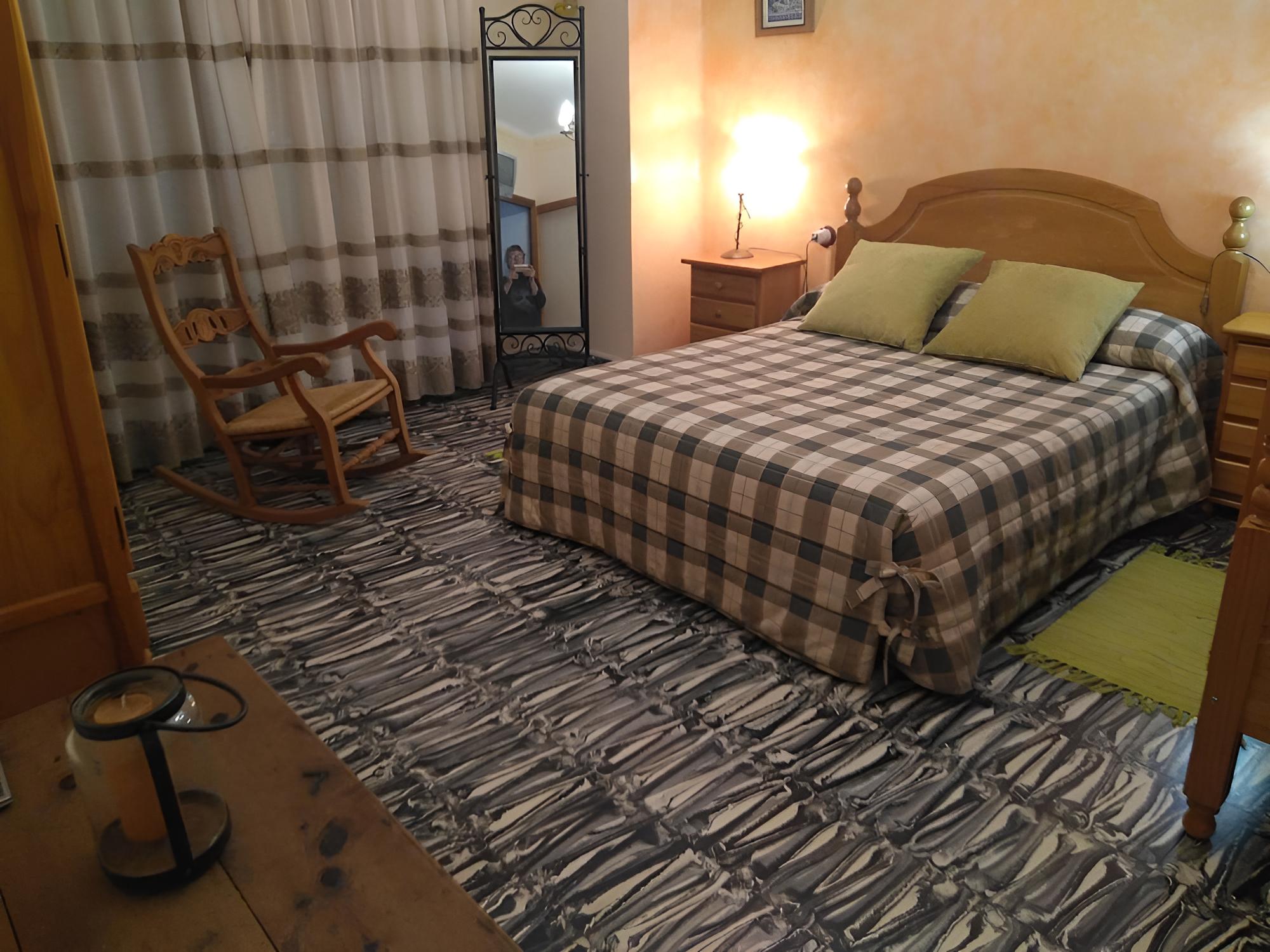 Double Room, 1 Double or 2 Twin Beds, Shared Bathroom