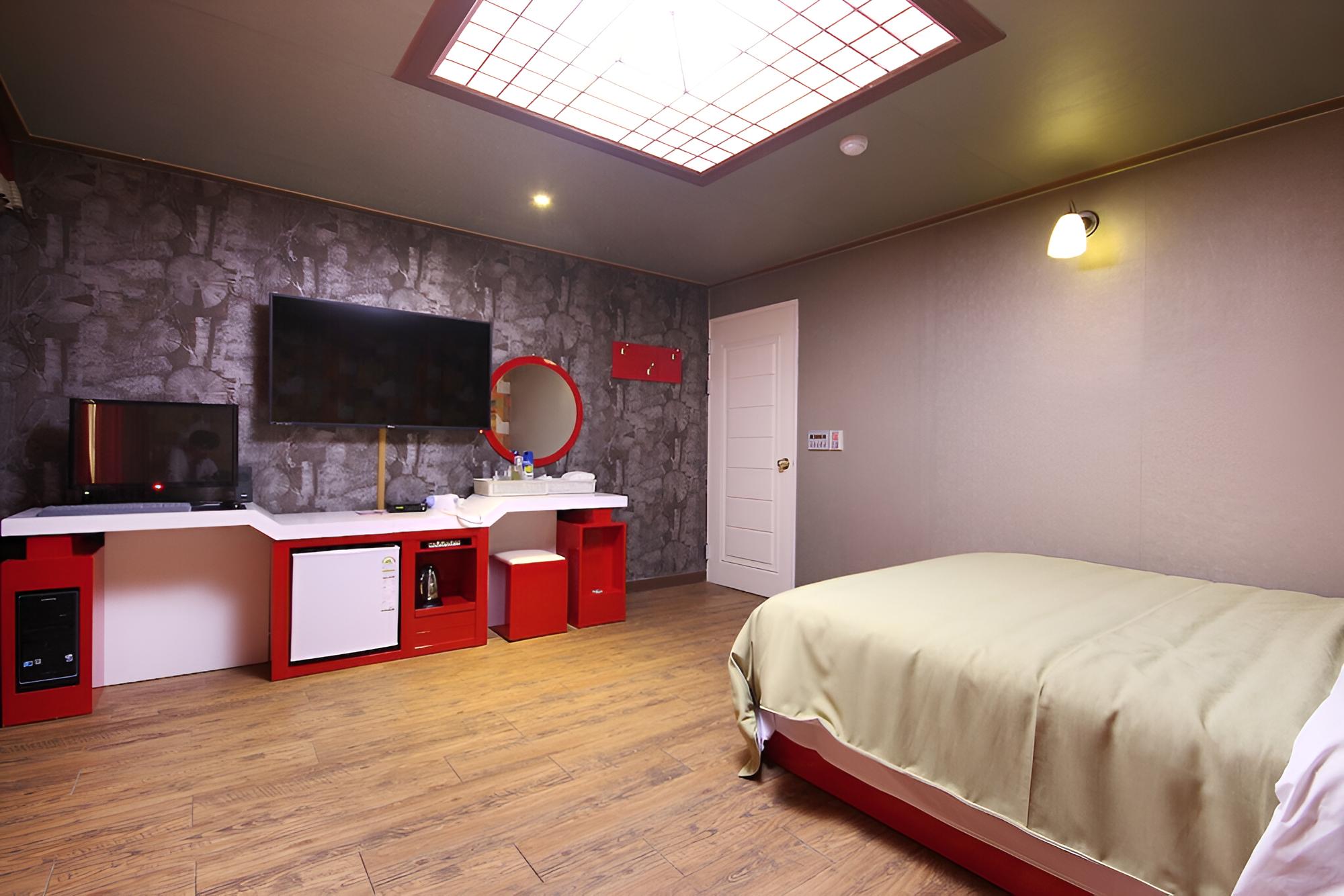 Room (Standard Room) - Photo 10