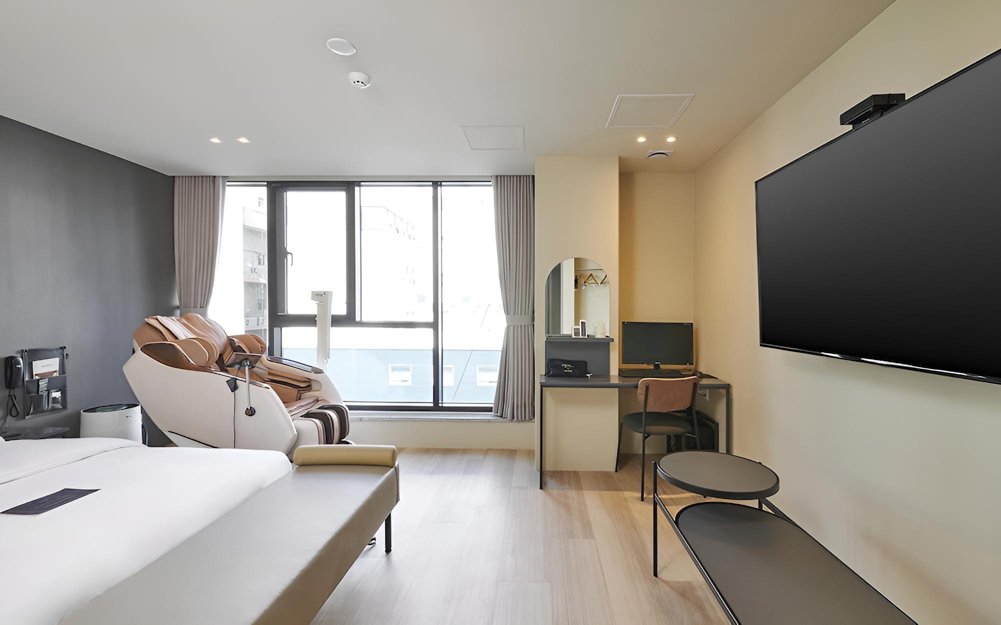 Room (Non-smoking VIP (massage chair 65" TV)