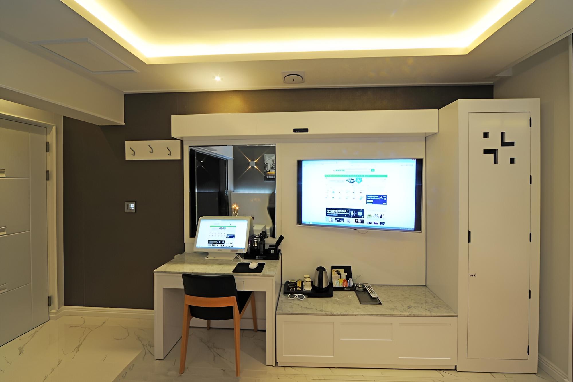 Room (Standard Room) - Photo 8