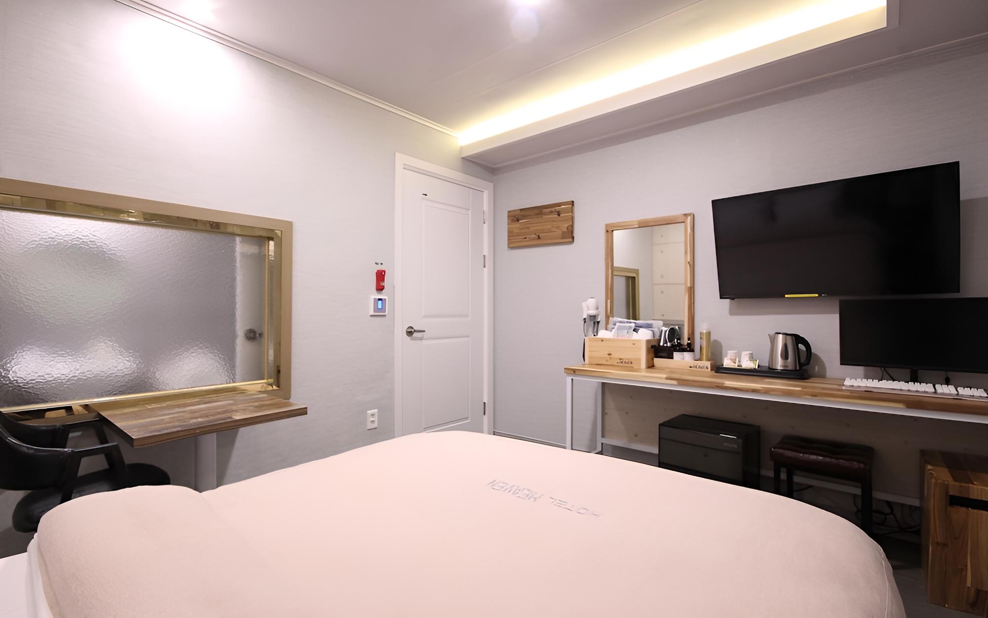 Room (Standard B (100% disinfection/cost pe)