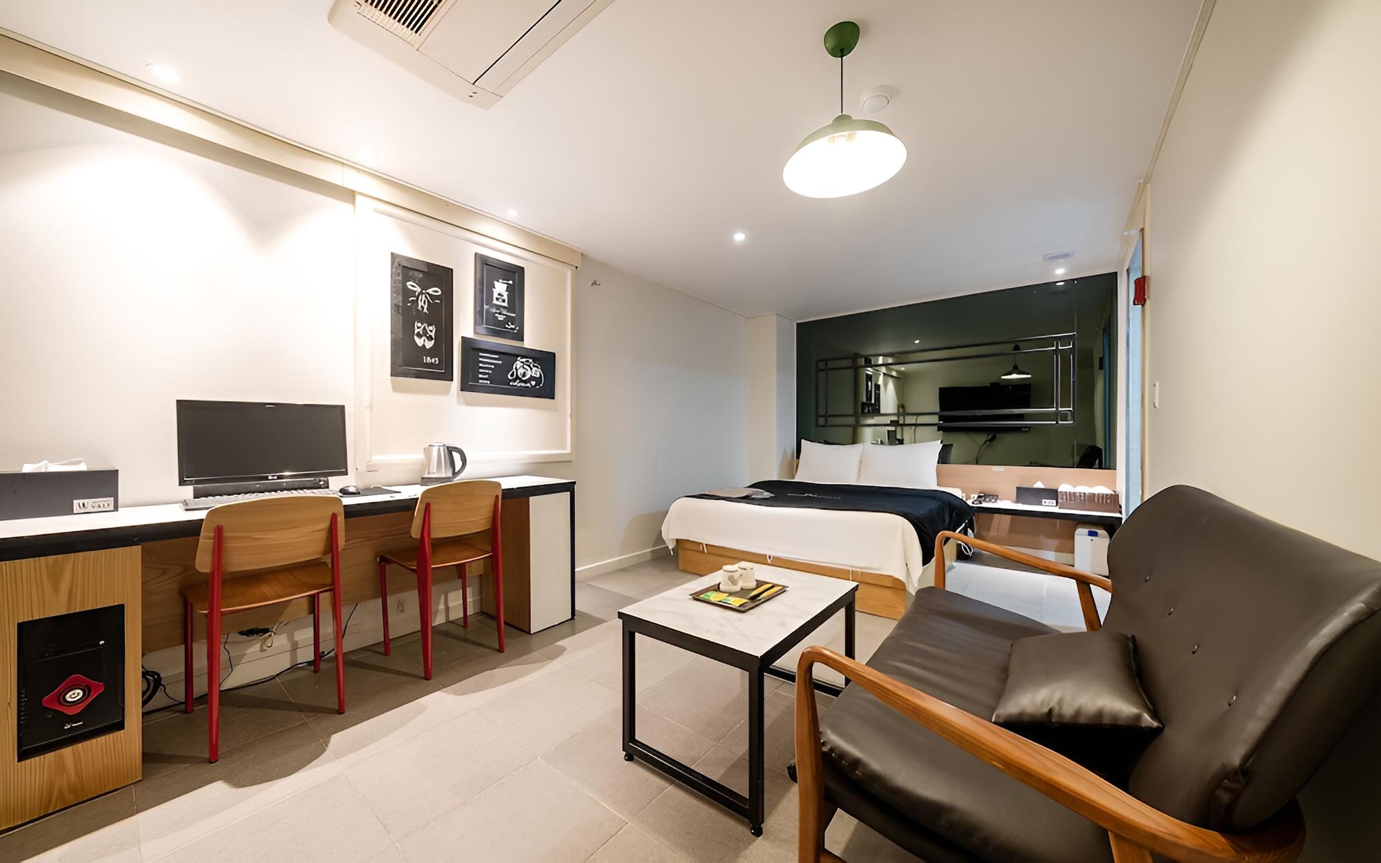 Room (Quick Check-in Premium - 65" Large TV) - Photo 5