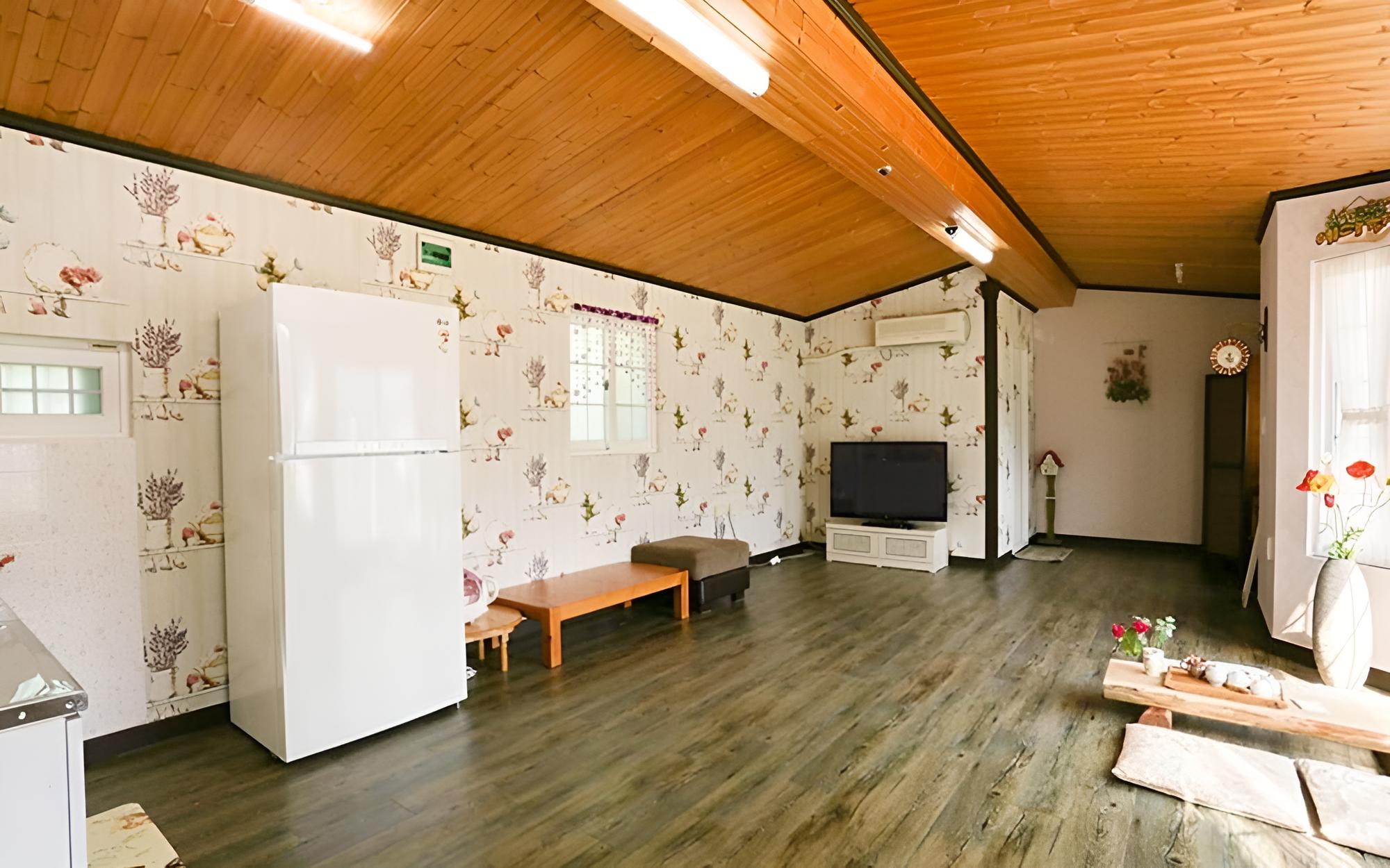 Room (Villa (Unshared House))