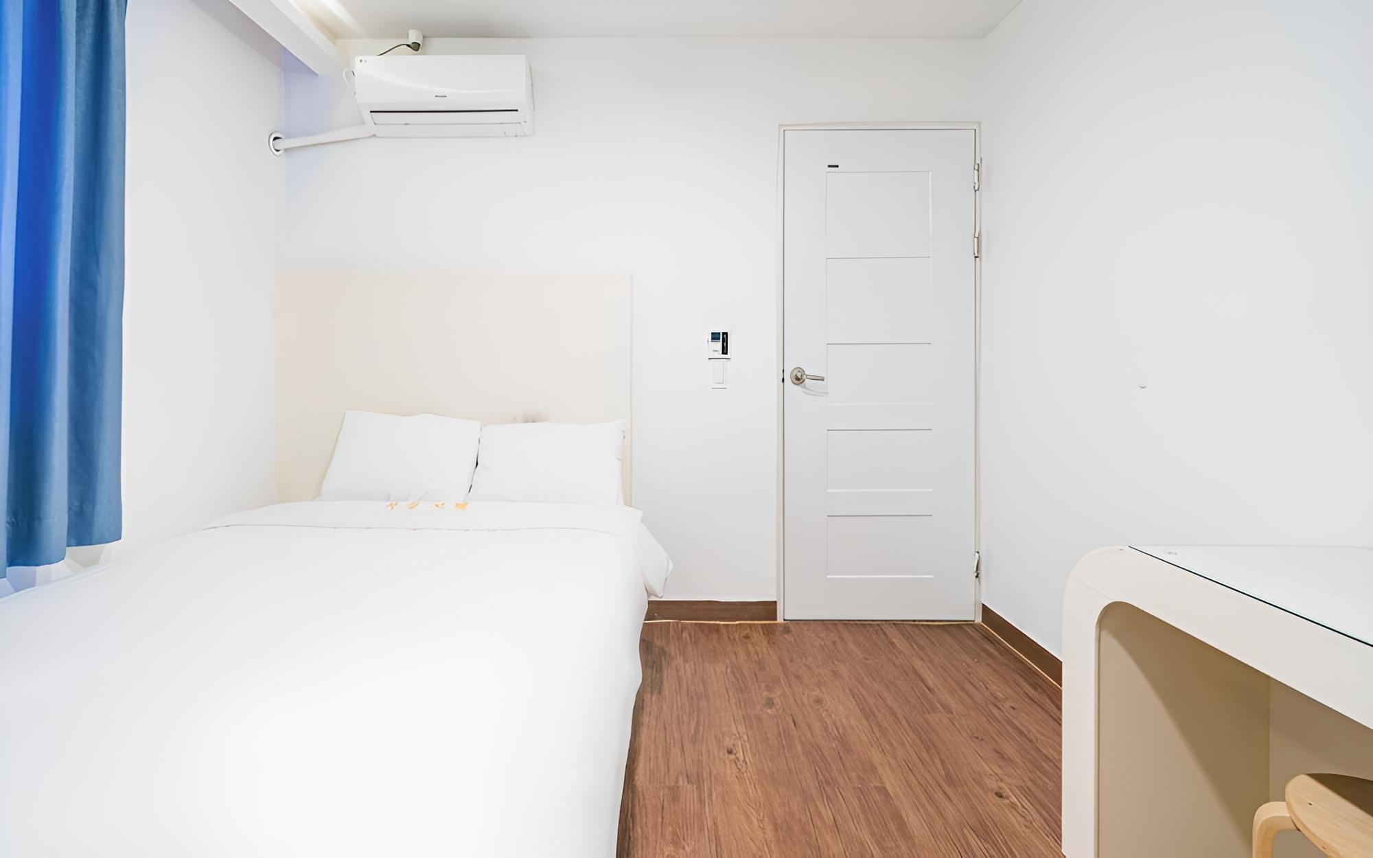 Room (Standard Room) - Photo 22