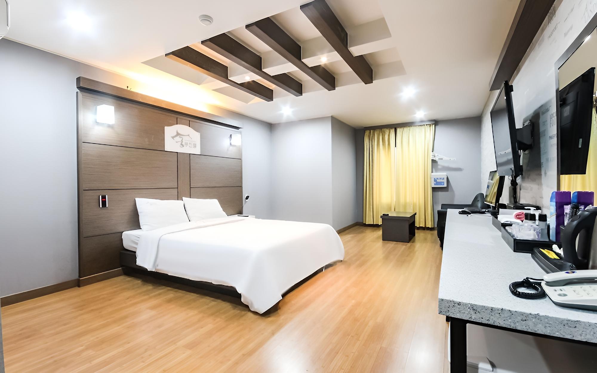 Room (Standard Room)