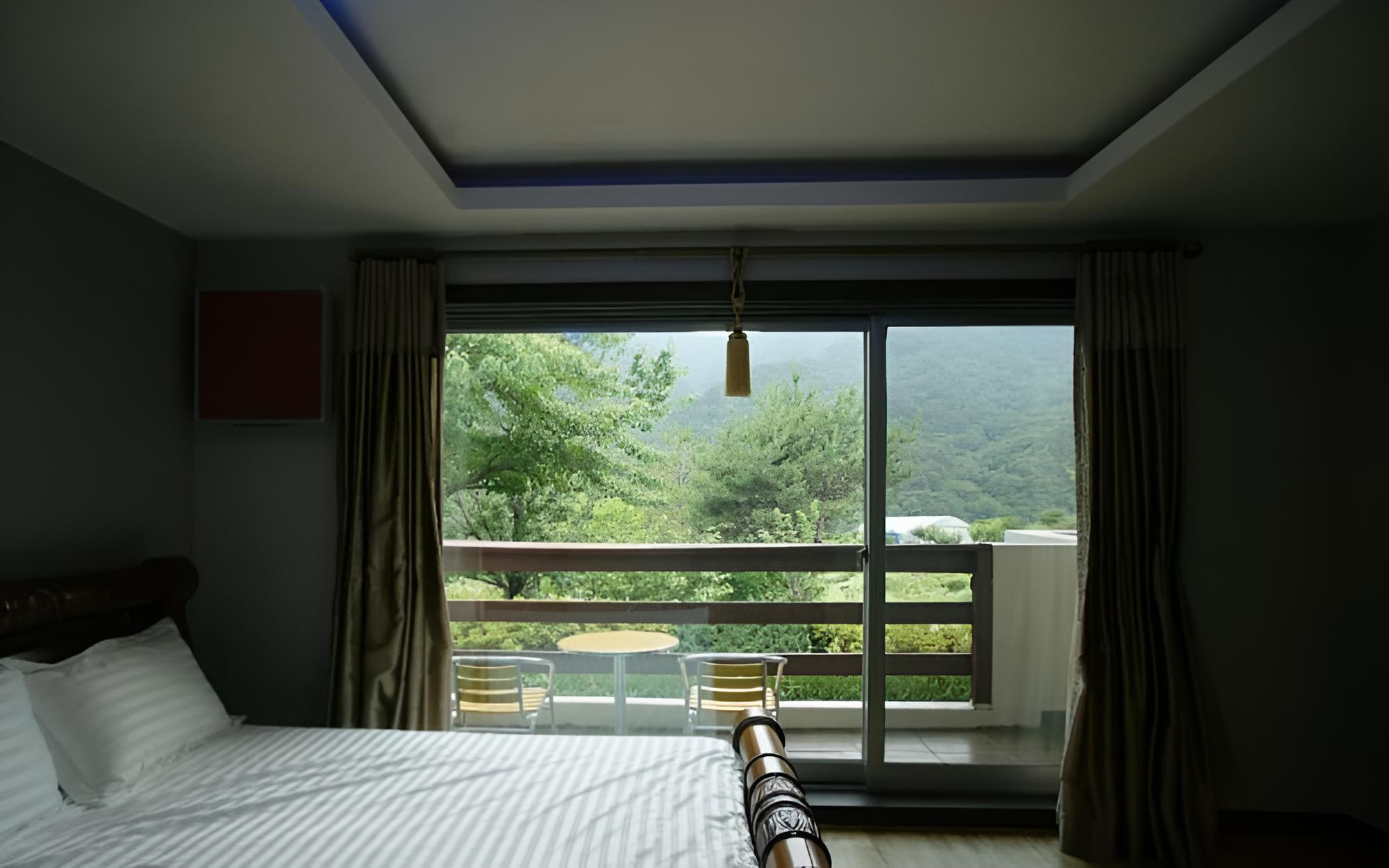 Room (Orion) - Photo 5