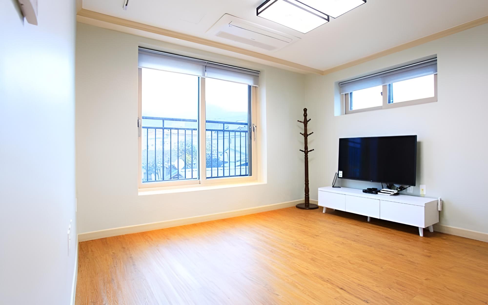 Room (Painting tree (305))