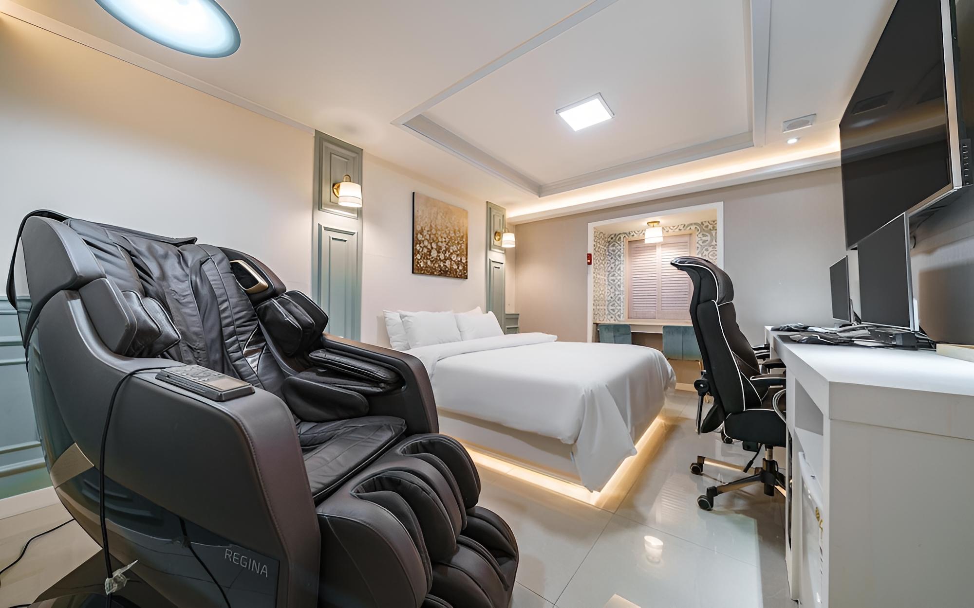 Room (Suite room (massage chair or styler/P)