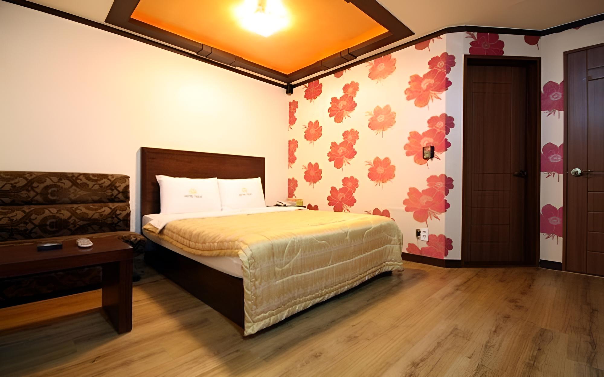Room (Standard Room) - Photo 7