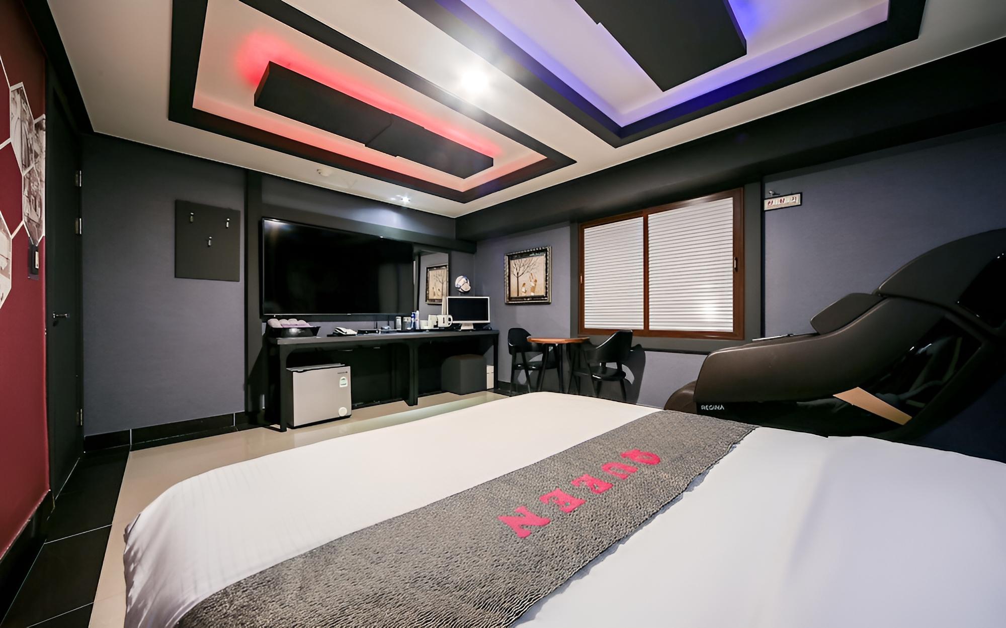 Room (Premium (with Massage Chair))