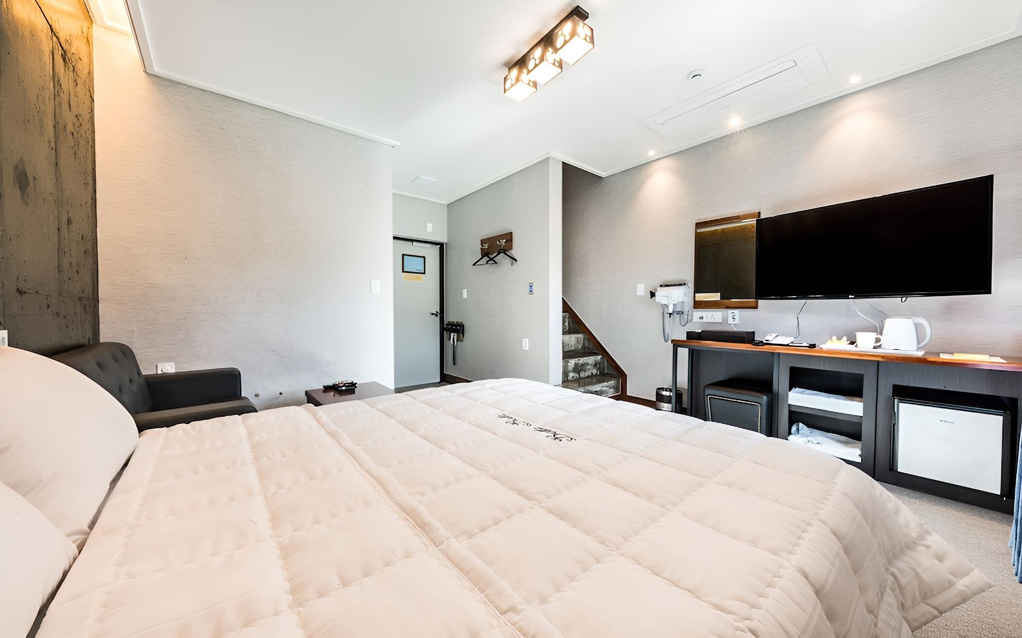 Room (Deluxe)