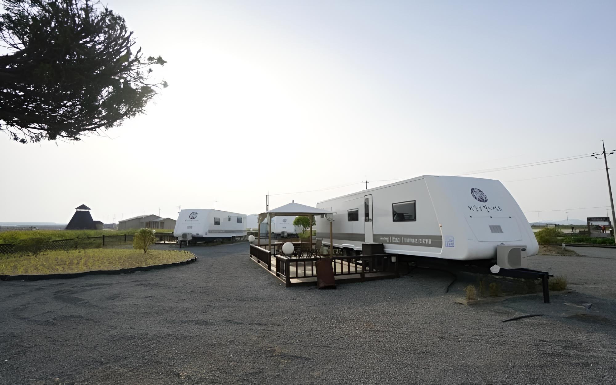 Room (Premium caravan)