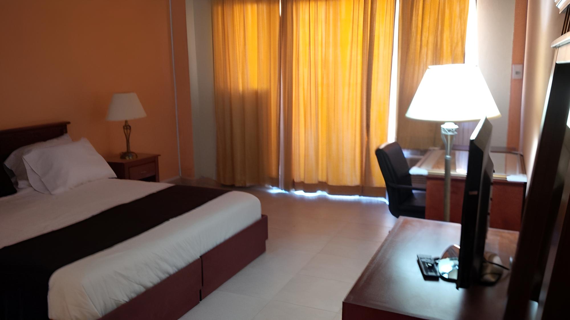 Standard Room, 1 King Bed, Pool View