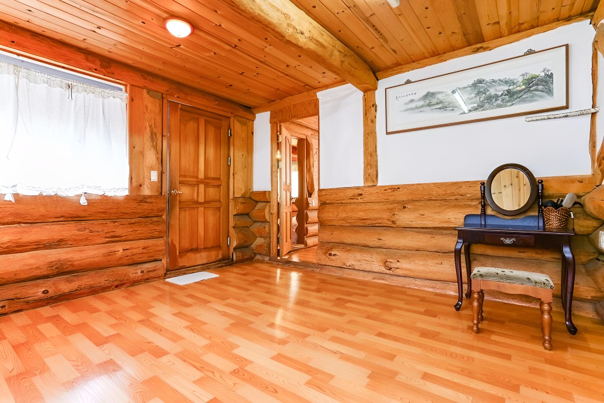 Room (Rainbow (Main Building))