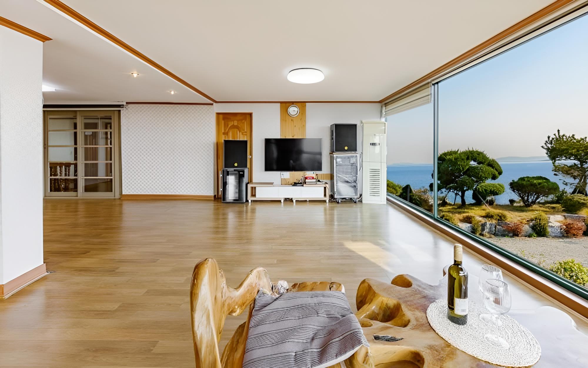Room (2F Unshared House)