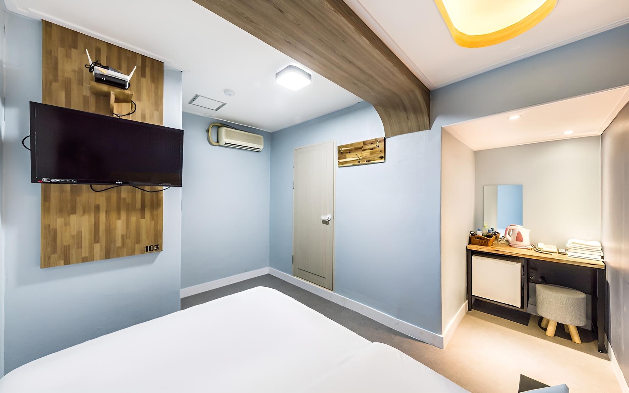 Room (Standard Room) - Photo 1