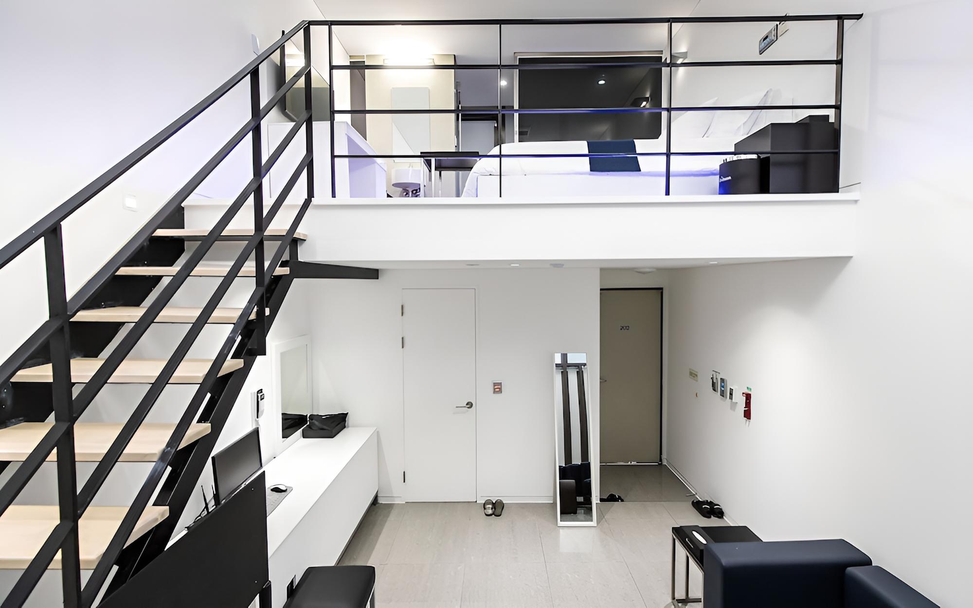 Room (Duplex room)