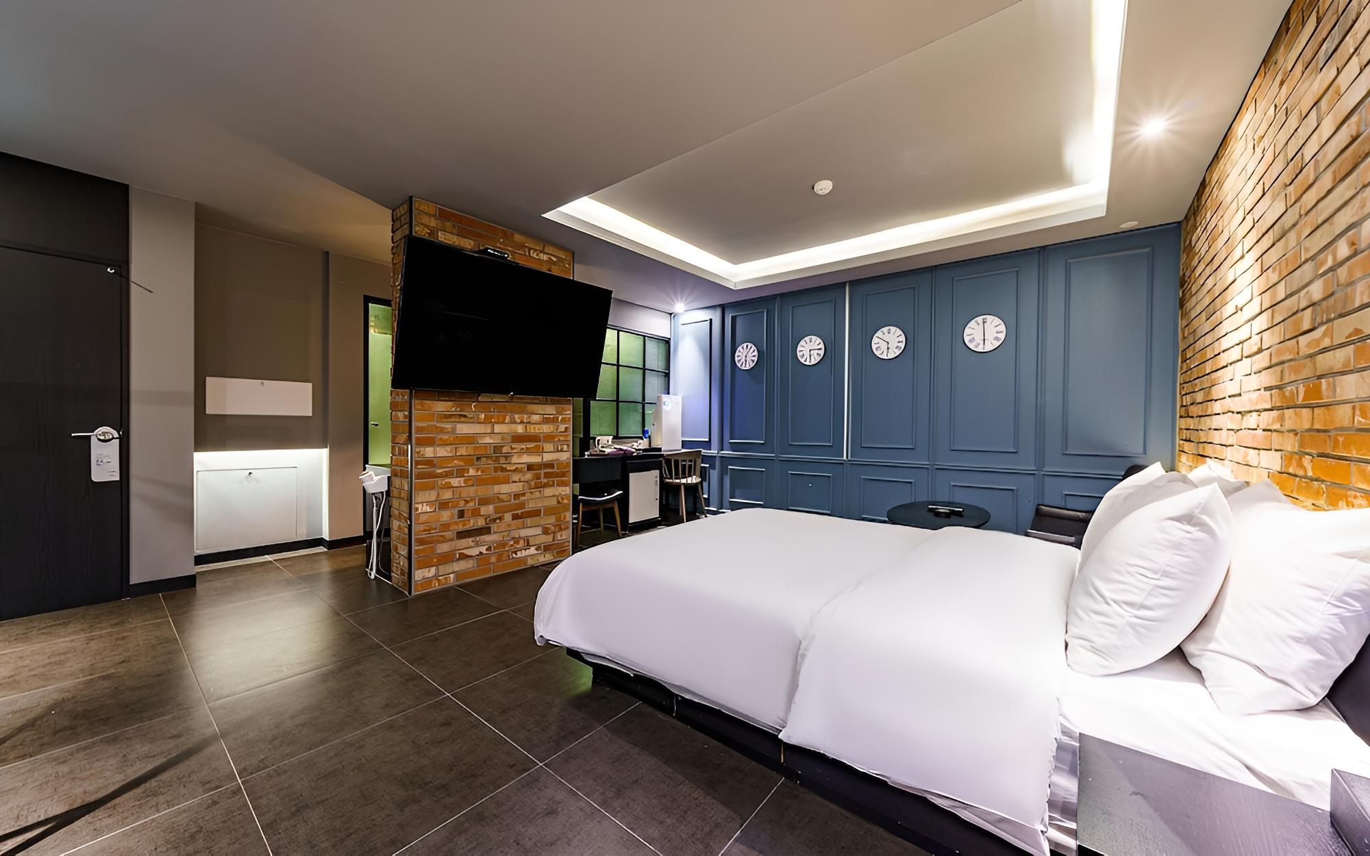Room (Suite 1 Bed (Non-refundable 3 days pr)