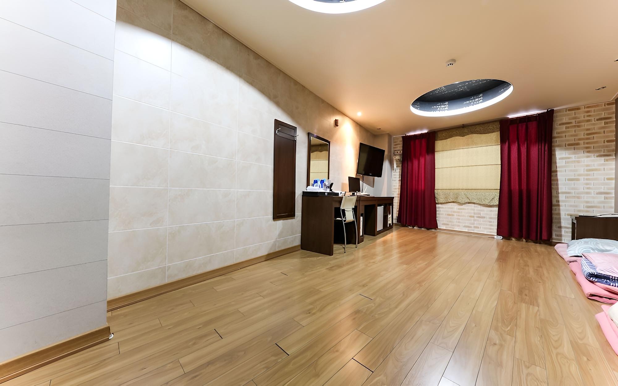 Room (Superior Room (Ondol))