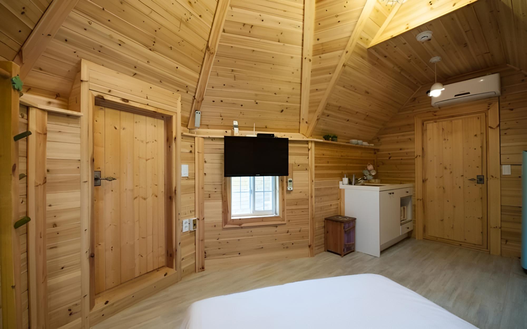 Room (Room 4 (Unshared House))