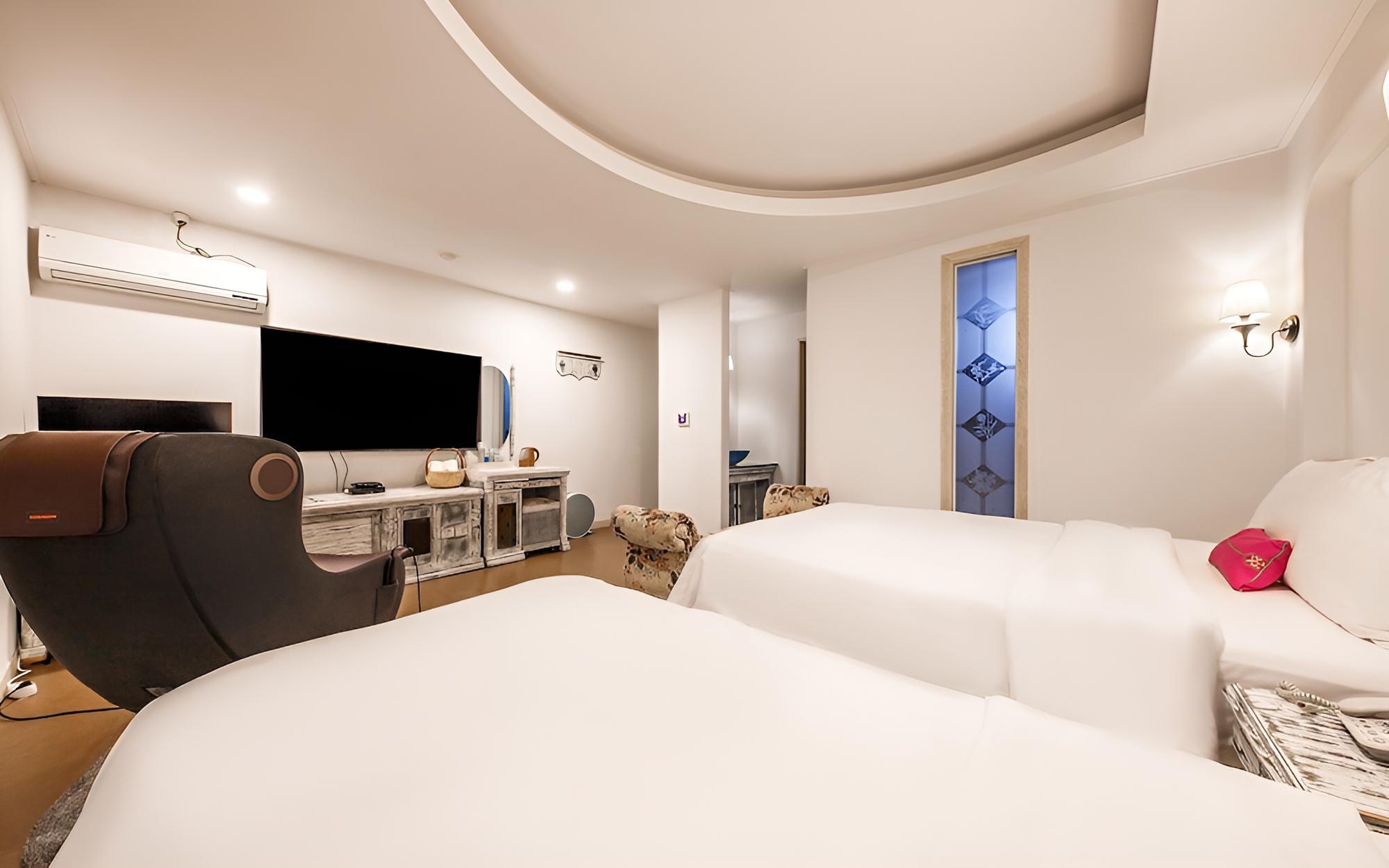Room (Deluxe room (no-hard 1pc twin bed mas)