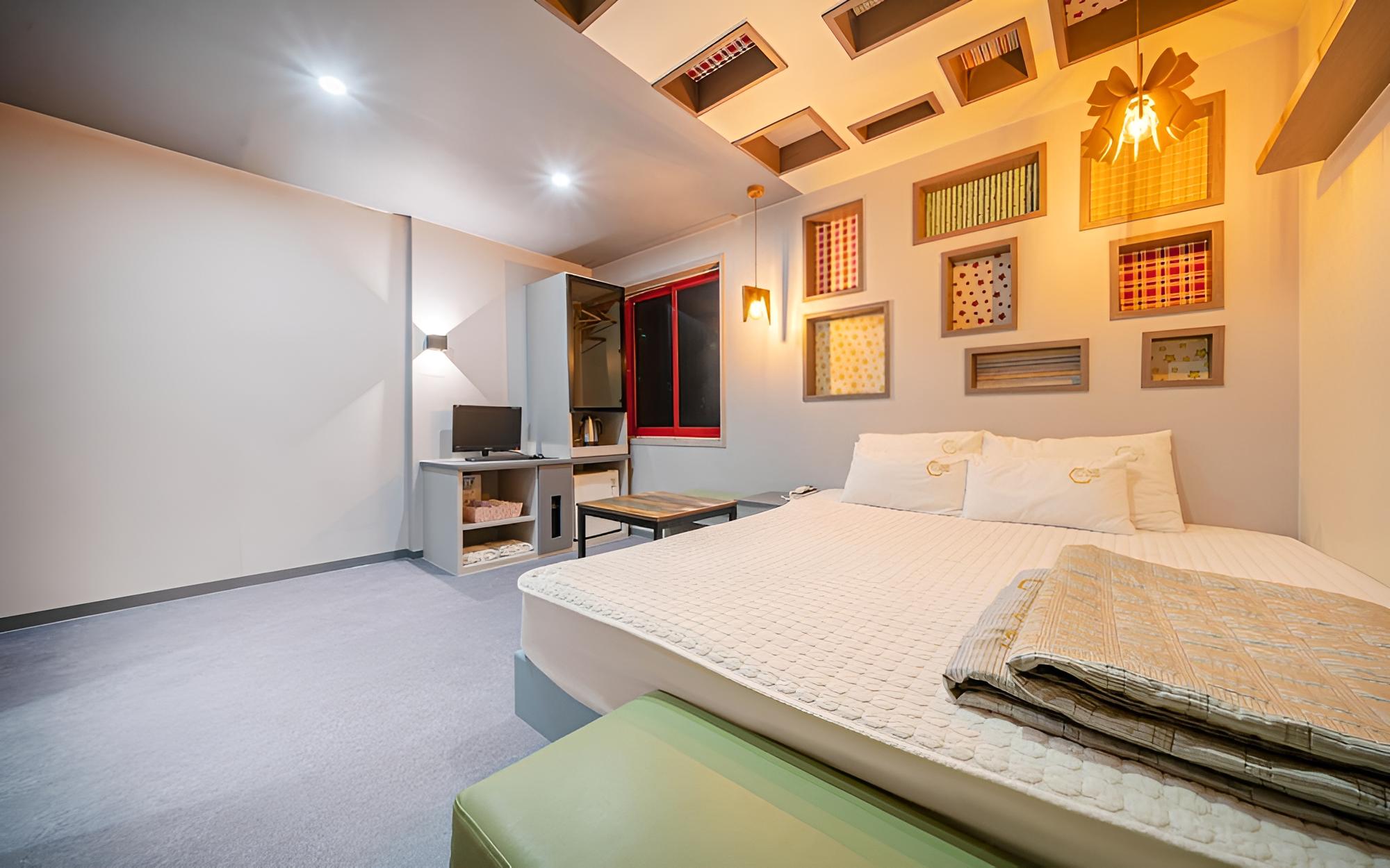 Room (Happy infinity room (up to 8 hours ch)
