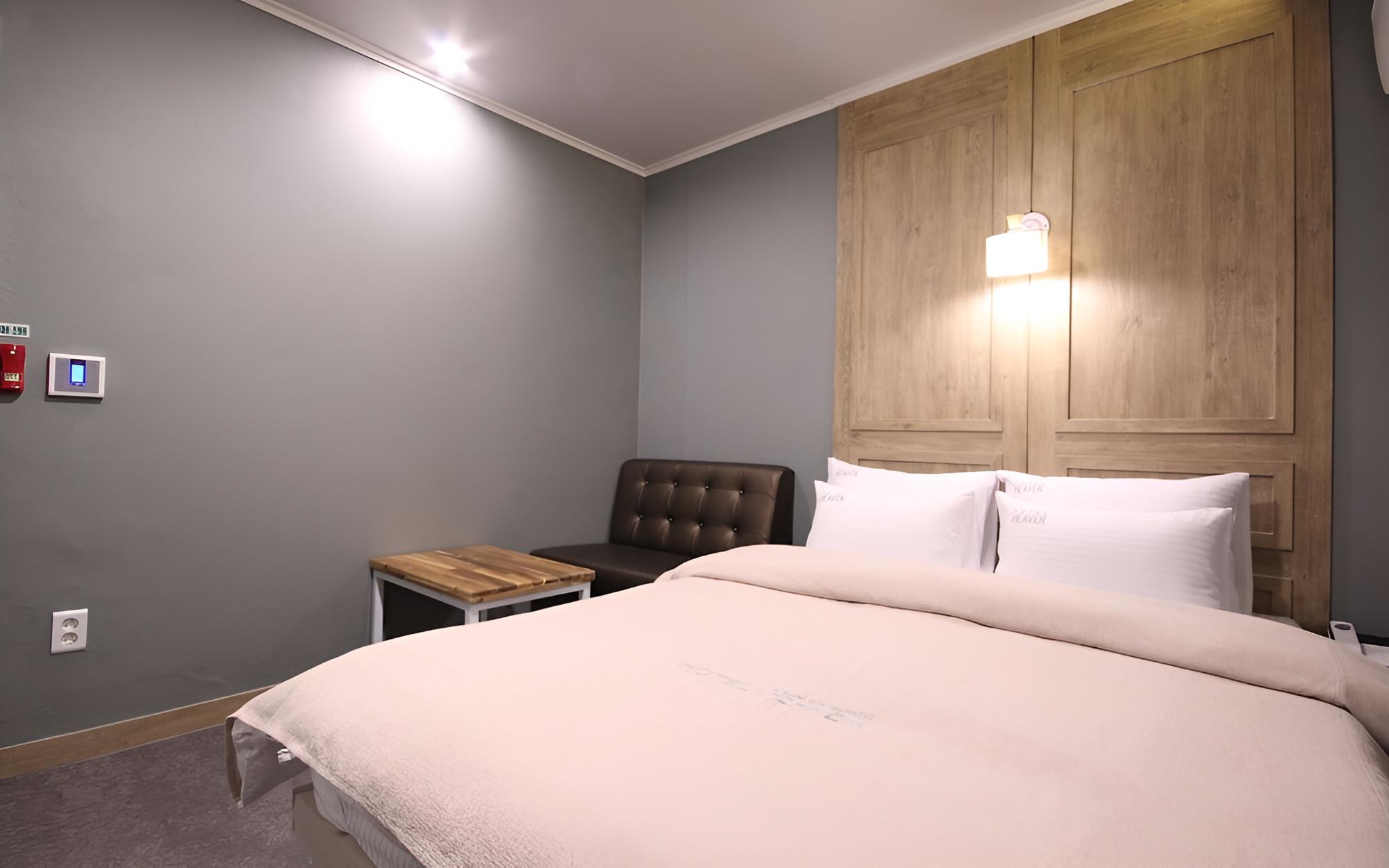 Room (Deluxe A (100% disinfection/bathtub/P)