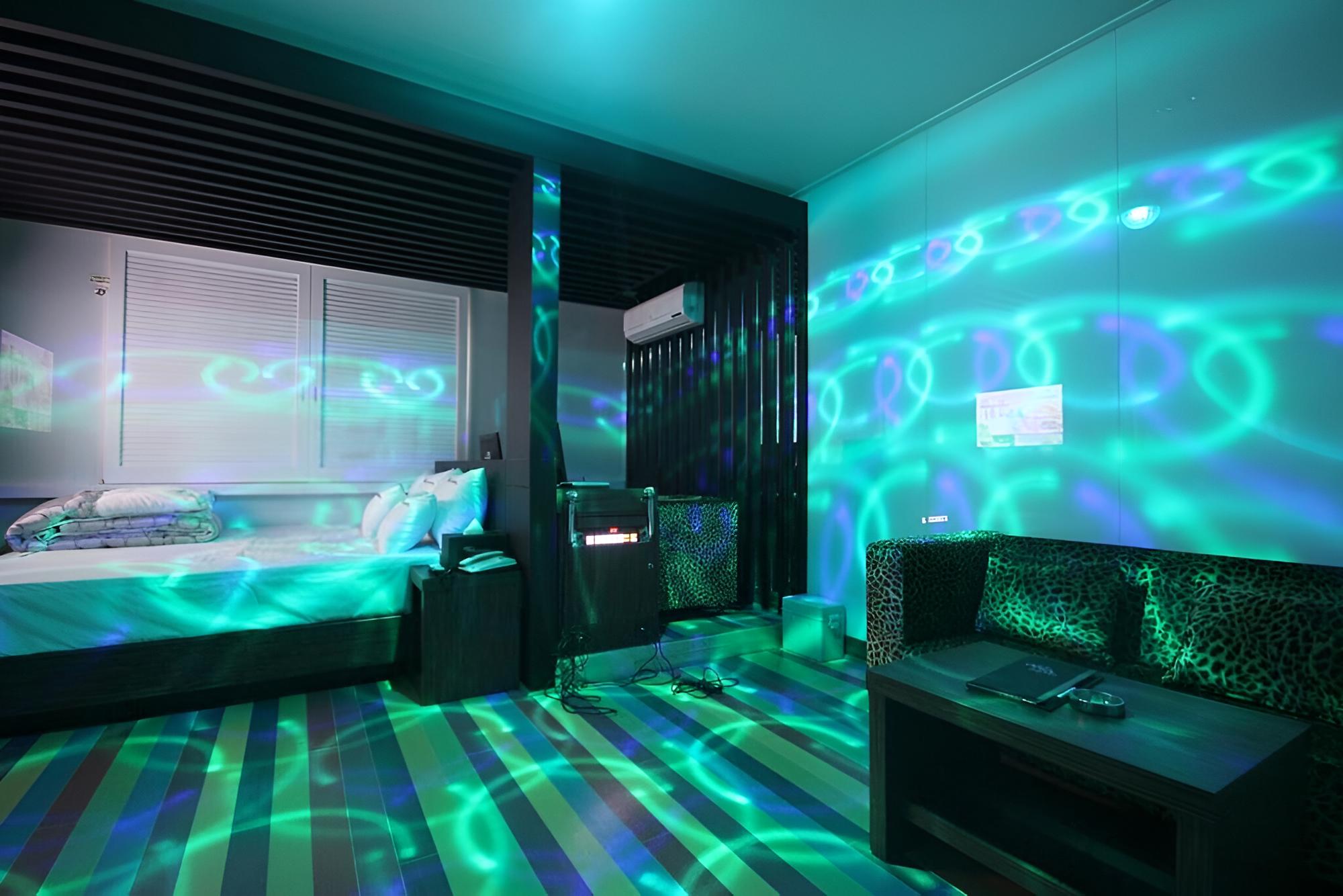 Room (VIP Karaoke (no more than 2 people ka)