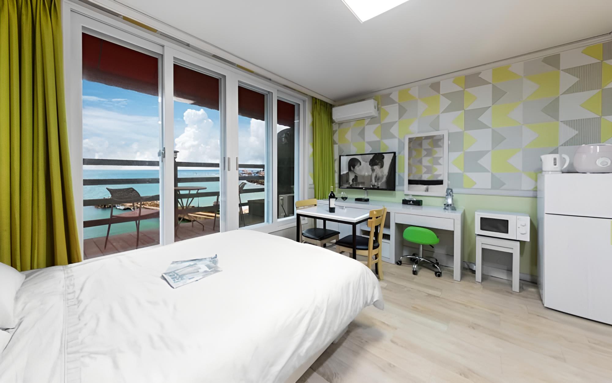 Room (Building A Room 203 (Ocean View Spa))