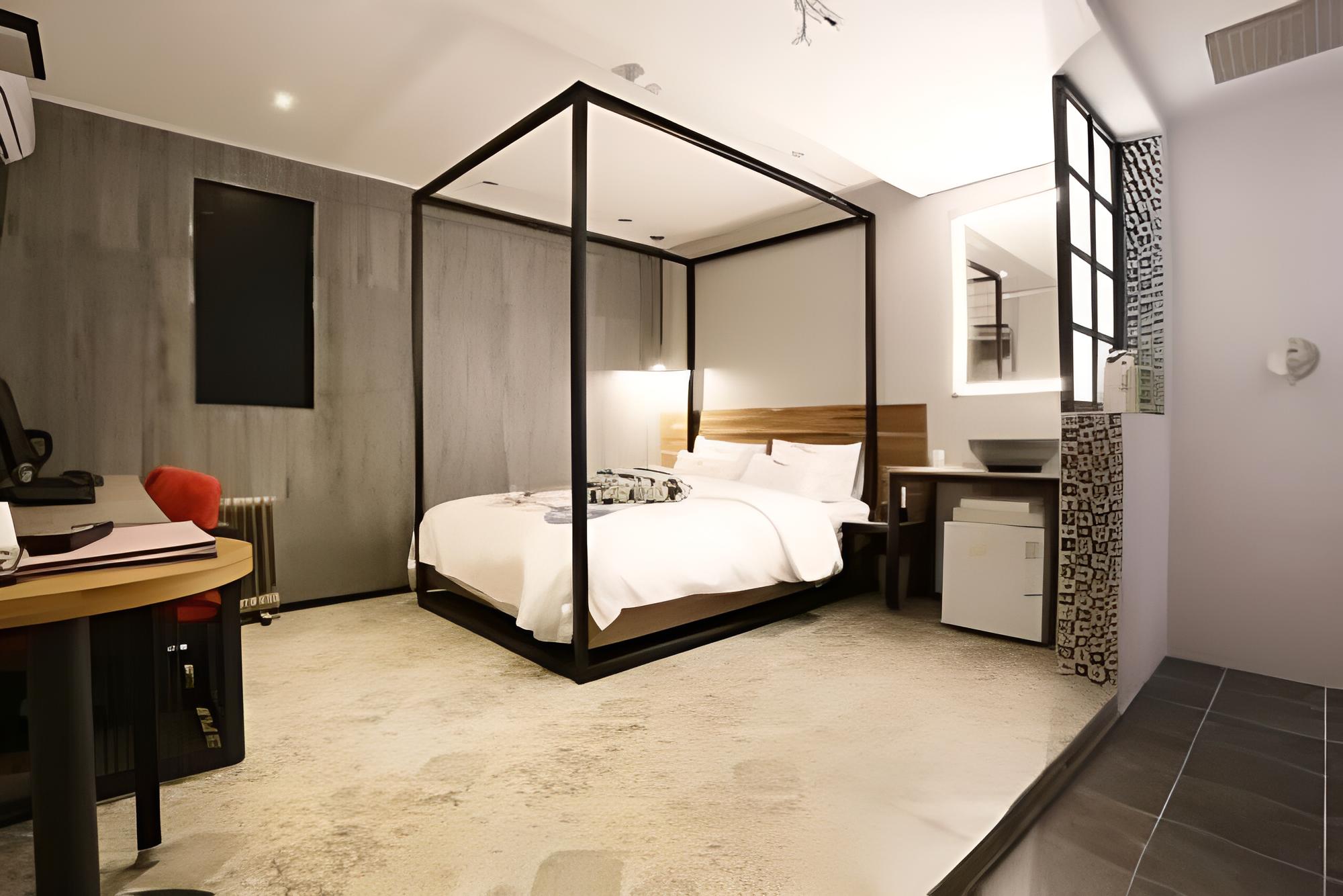Room (VIP (NETFLIX available Smart TV 70"))