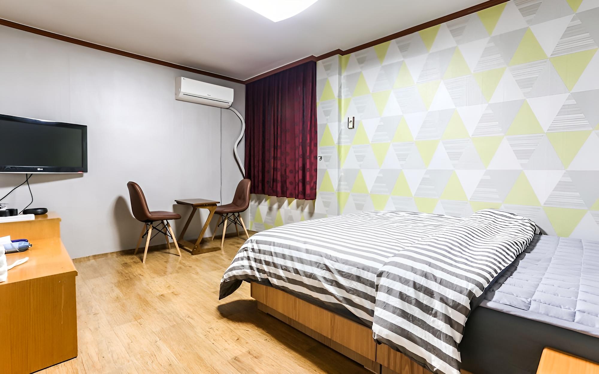 Room (Bed) - Photo 11