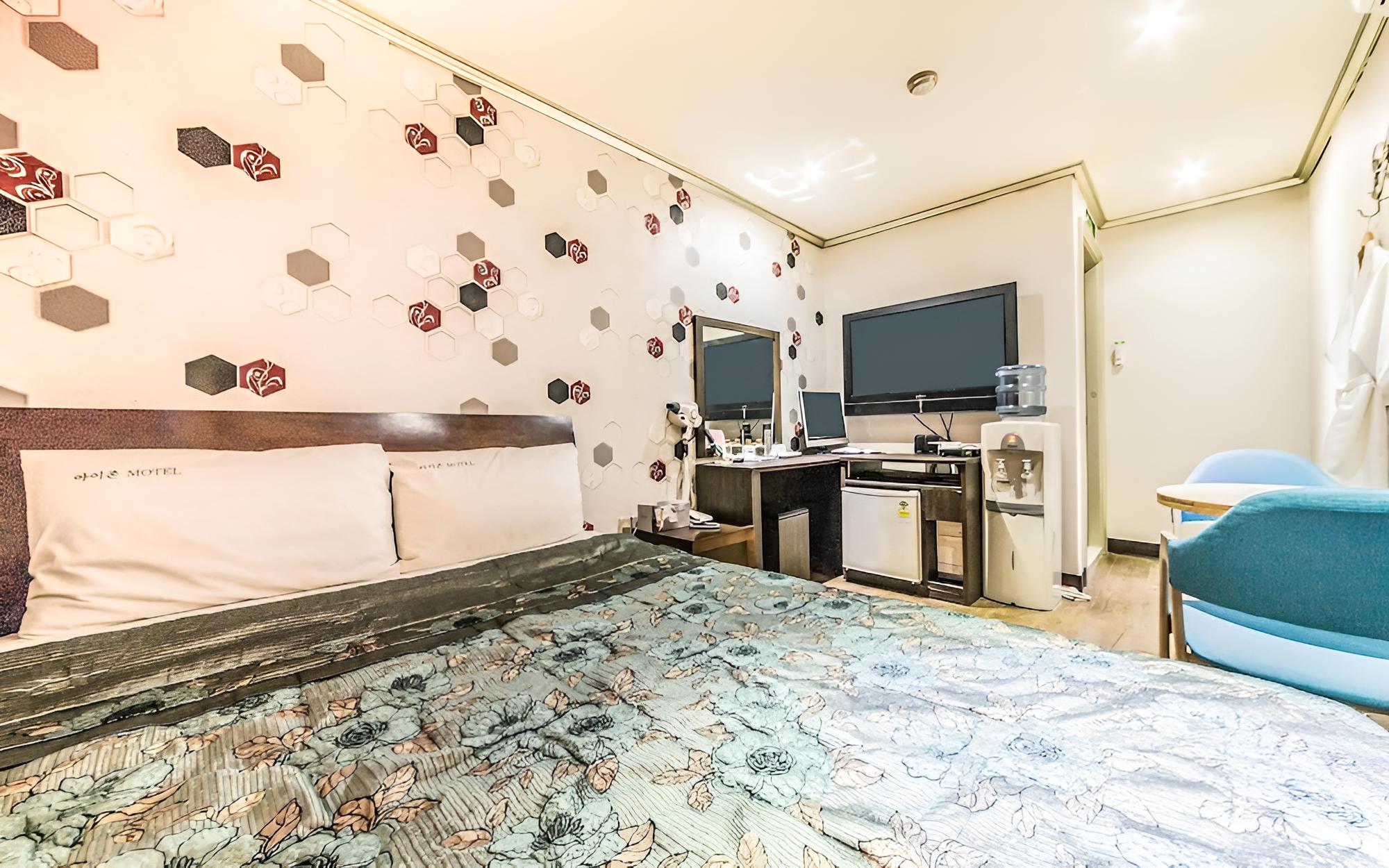 Room (Standard Room) - Photo 4