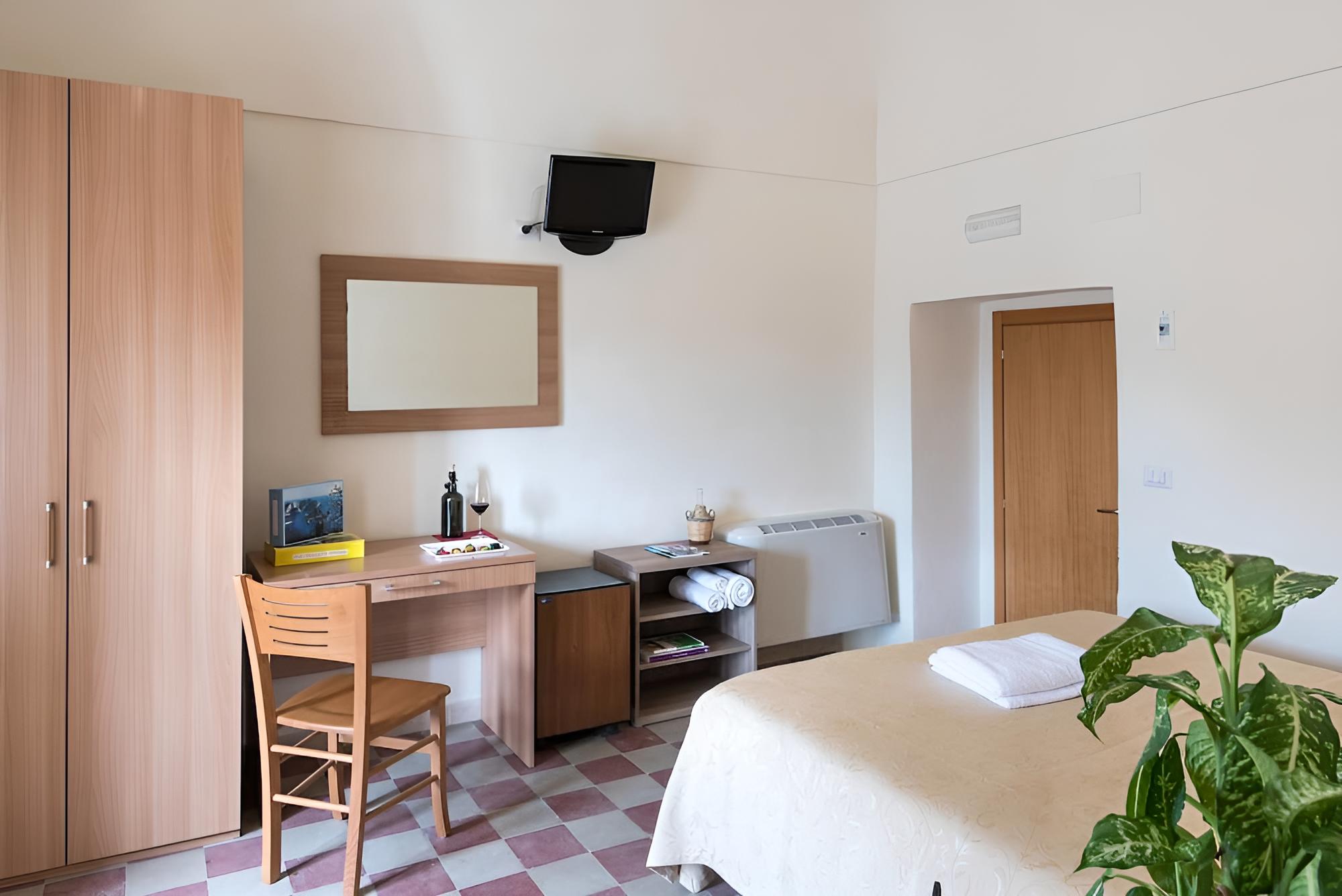 Family Triple Room, Multiple Beds, Ensuite, City View photo 1