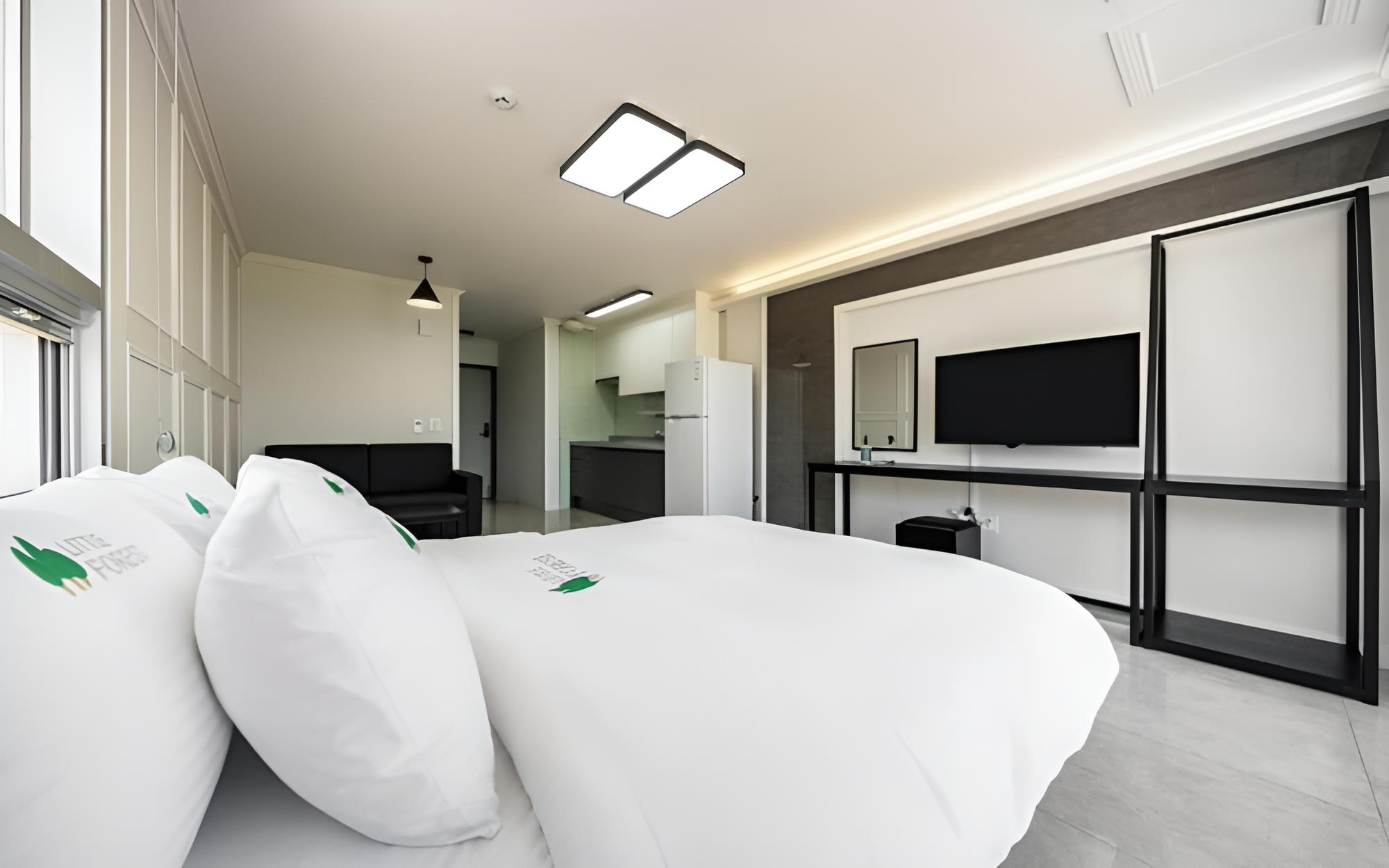 Room (Room 303 (Ocean View)) - Photo 7