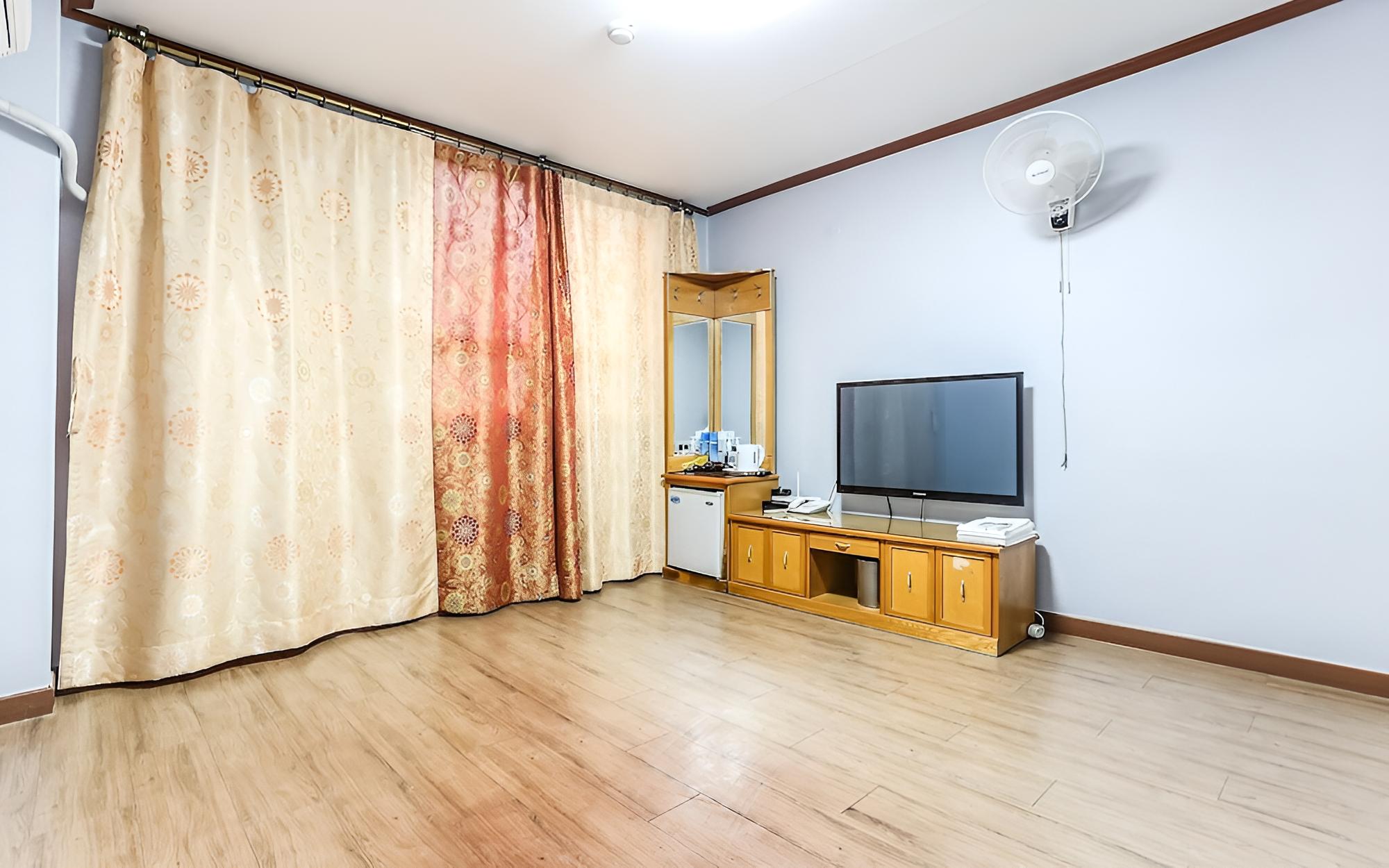Room (Korean Room)