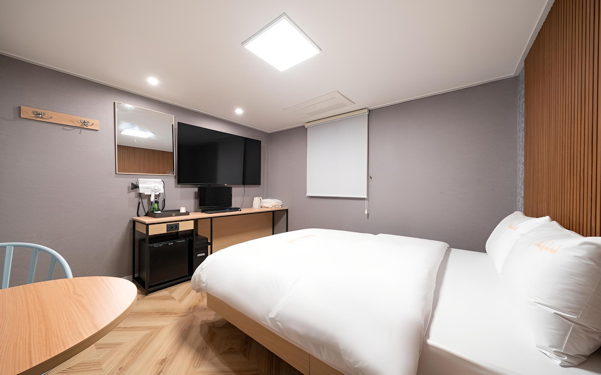 Room (Deluxe (Non-smoking)(Netflix)) photo 3