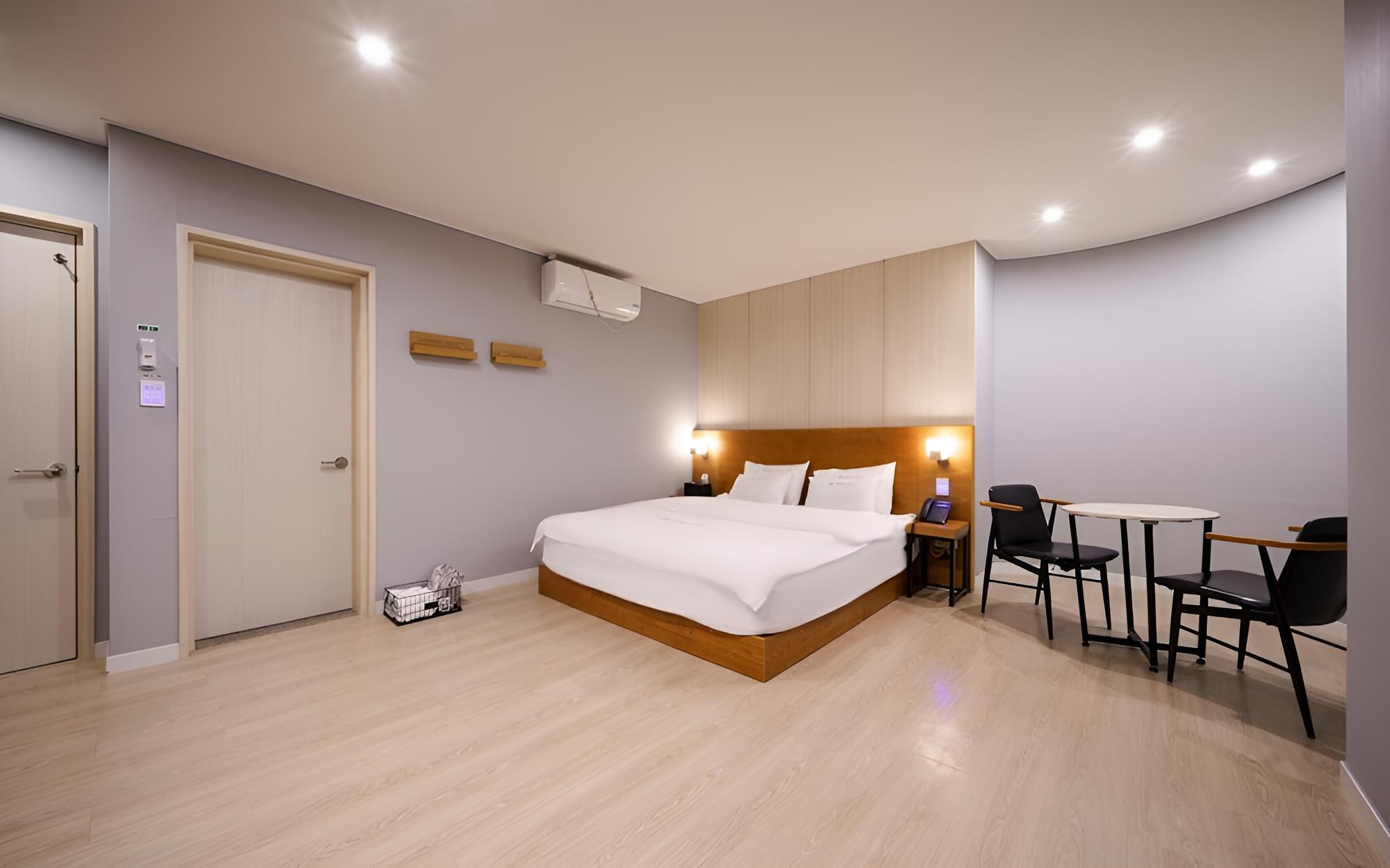 Room (Deluxe) - Photo 5