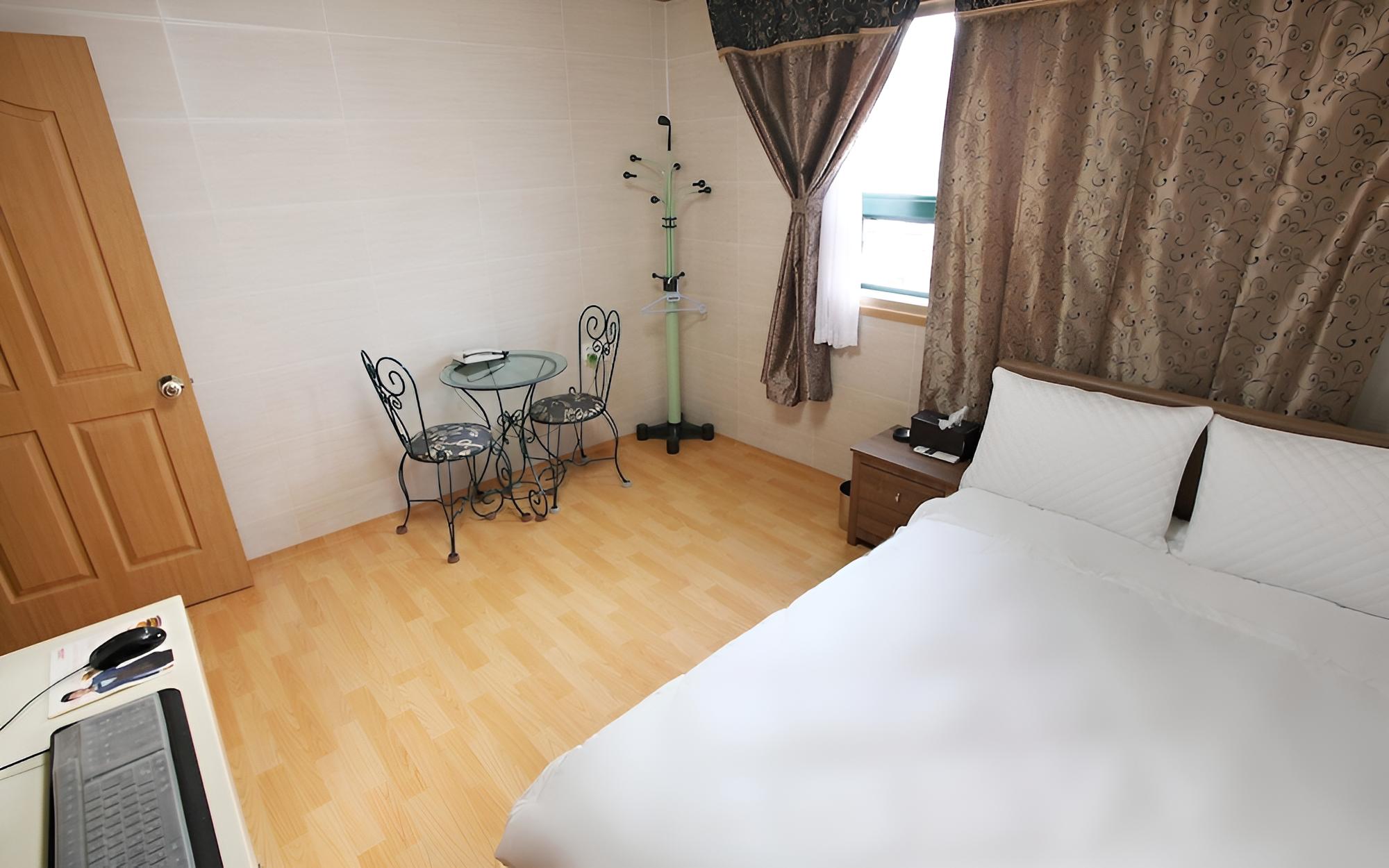 Room (Standard room) - Photo 4