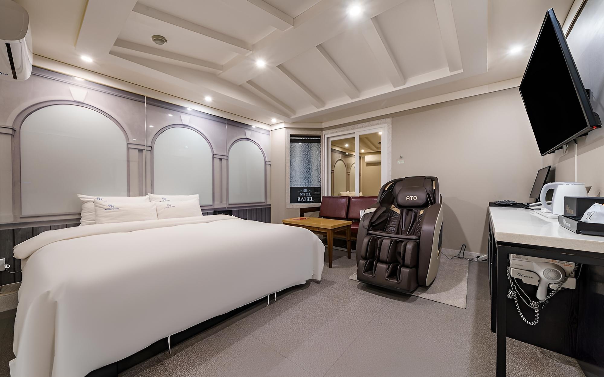 Room (Deluxe (a massager bathtub and non-sm)