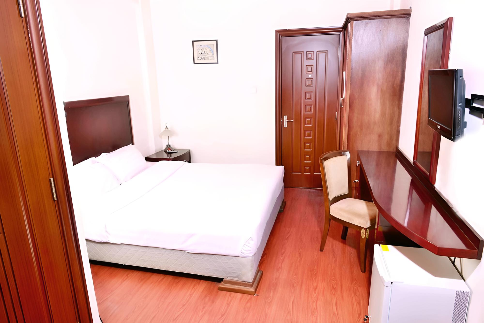 Deluxe Suite, Smoking, City View