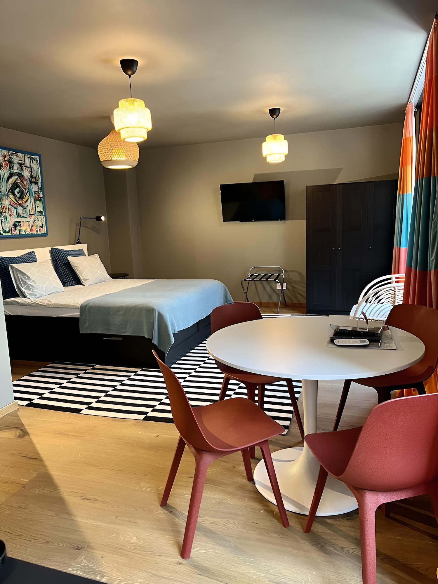 Deluxe Apartment, 1 King Bed, Non Smoking, City View