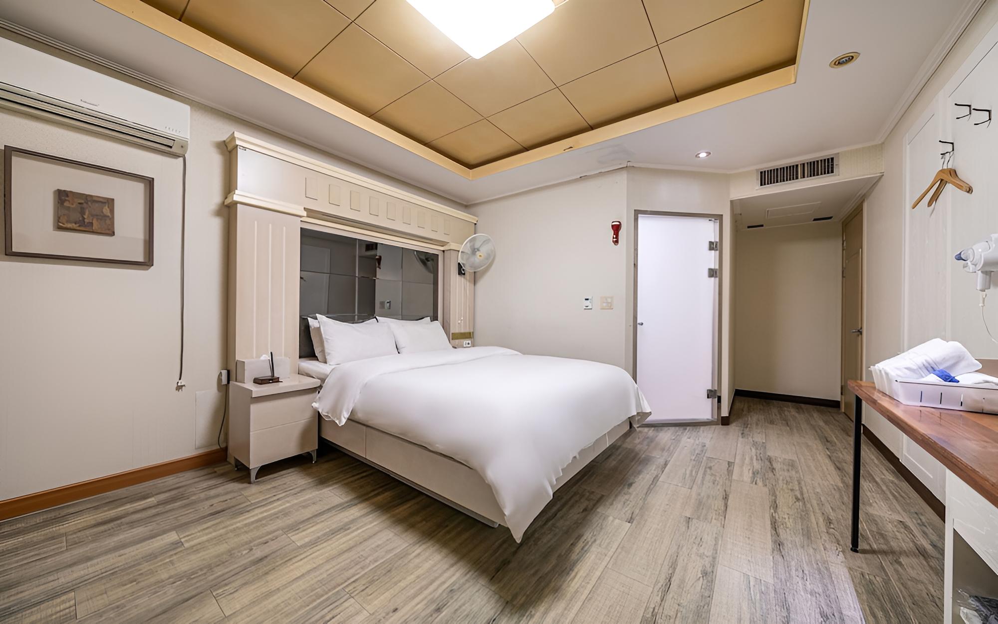 Room (Special Room) - Photo 12